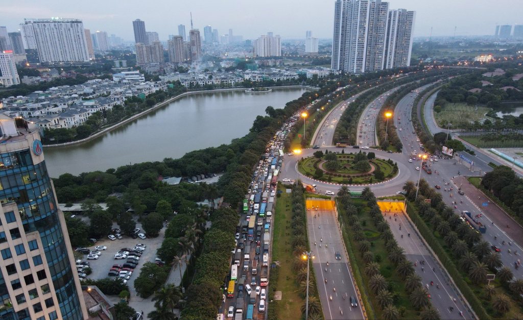 Thành phố chạy theo những con đường