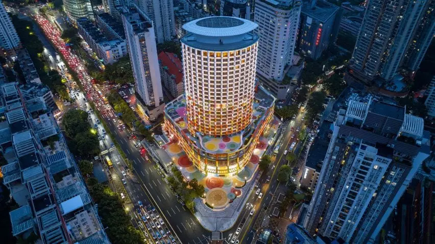 MVRDV biến tòa nhà chọc trời Thâm Quyến thành trung tâm trẻ em và phụ nữ đầy màu sắc