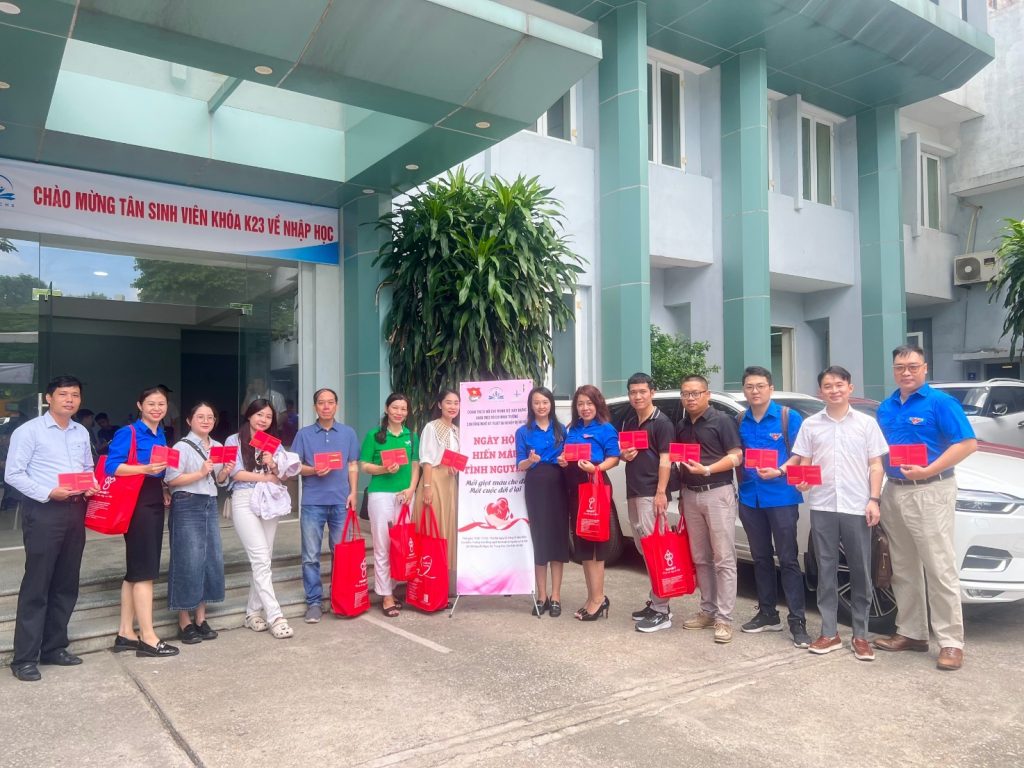 Đoàn thanh niên Viện Kiến trúc Quốc gia tham gia ngày hội hiến máu tình nguyện năm 2023