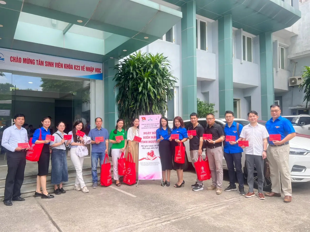 Đoàn thanh niên Viện Kiến trúc Quốc gia tham gia ngày hội hiến máu tình nguyện năm 2023