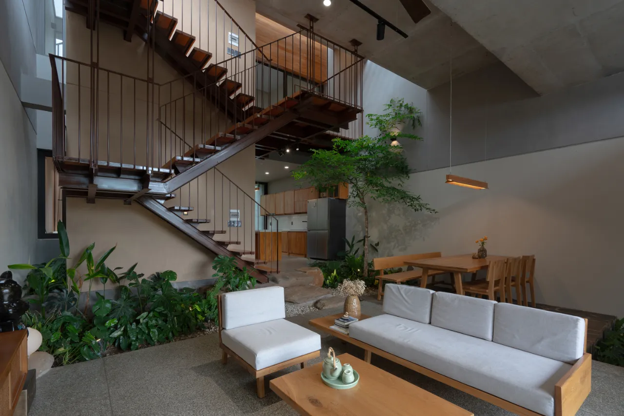Jinjee House