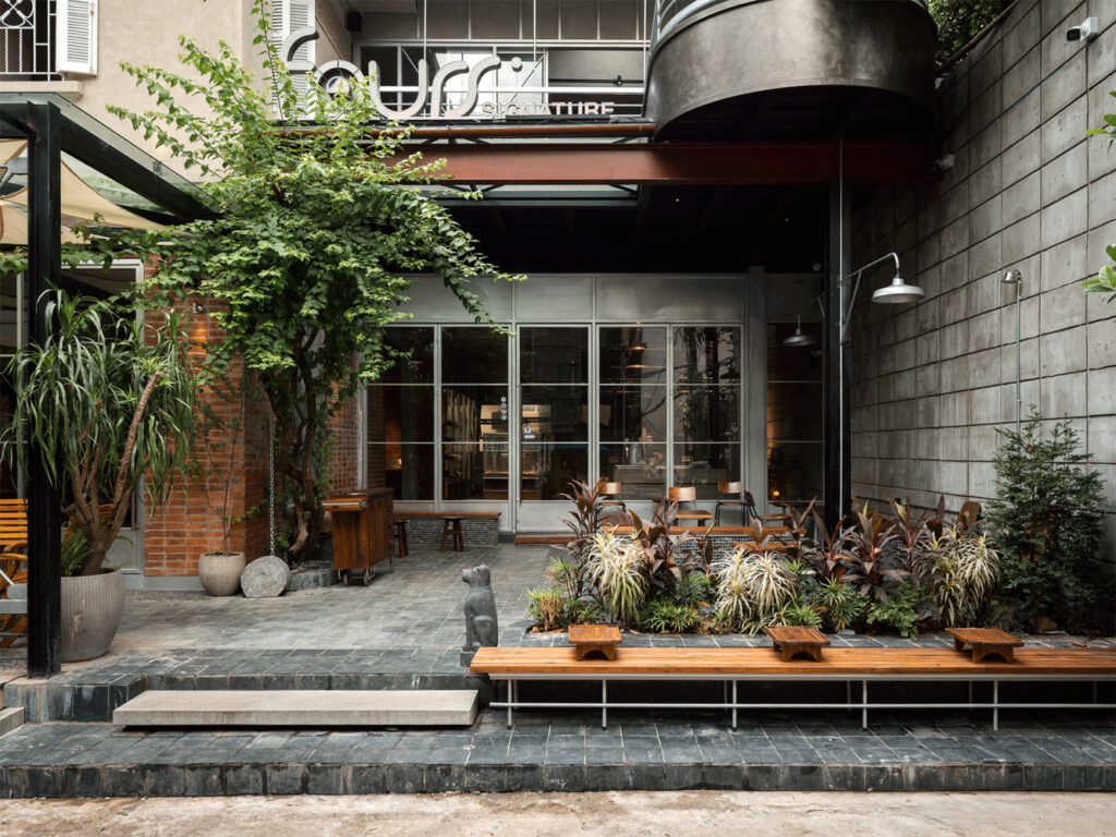 Fours Bakery Signature