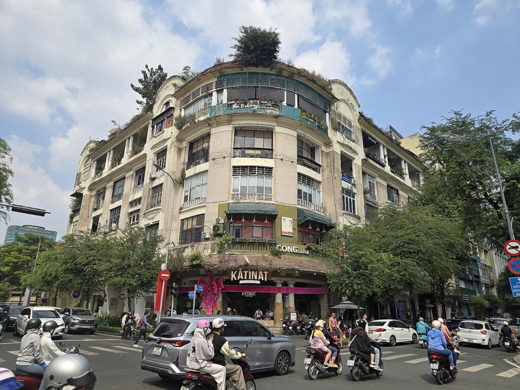 Tòa nhà Catinat và Art Deco: Kiến trúc của sự chuyển tiếp trong đô thị Sài Gòn