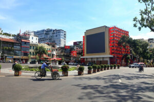 Quảng trường trong lòng “phố cũ”: từ “khoảng trống kỹ thuật” đến “không gian cộng đồng” của người Hà Nội