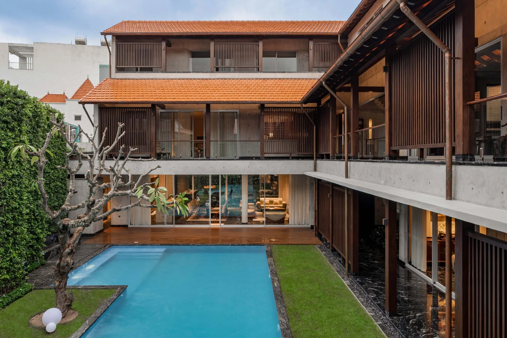 Nhà 5 sân vườn/TAA DESIGN