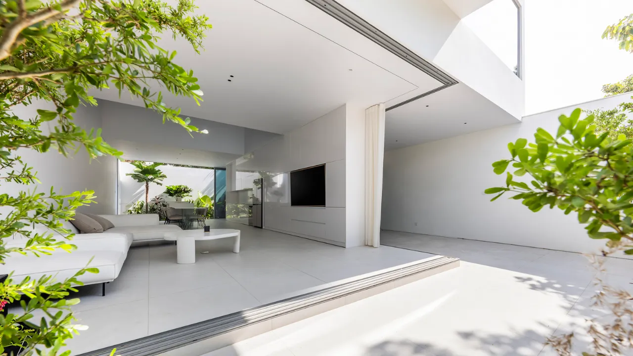 F10 House