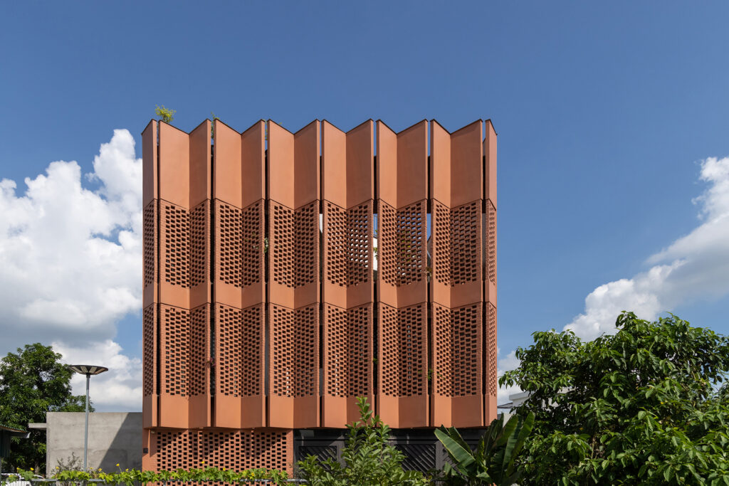 CUBE – Creative Usage of Bricks & Earth (Sử dụng sáng tạo gạch và đất)